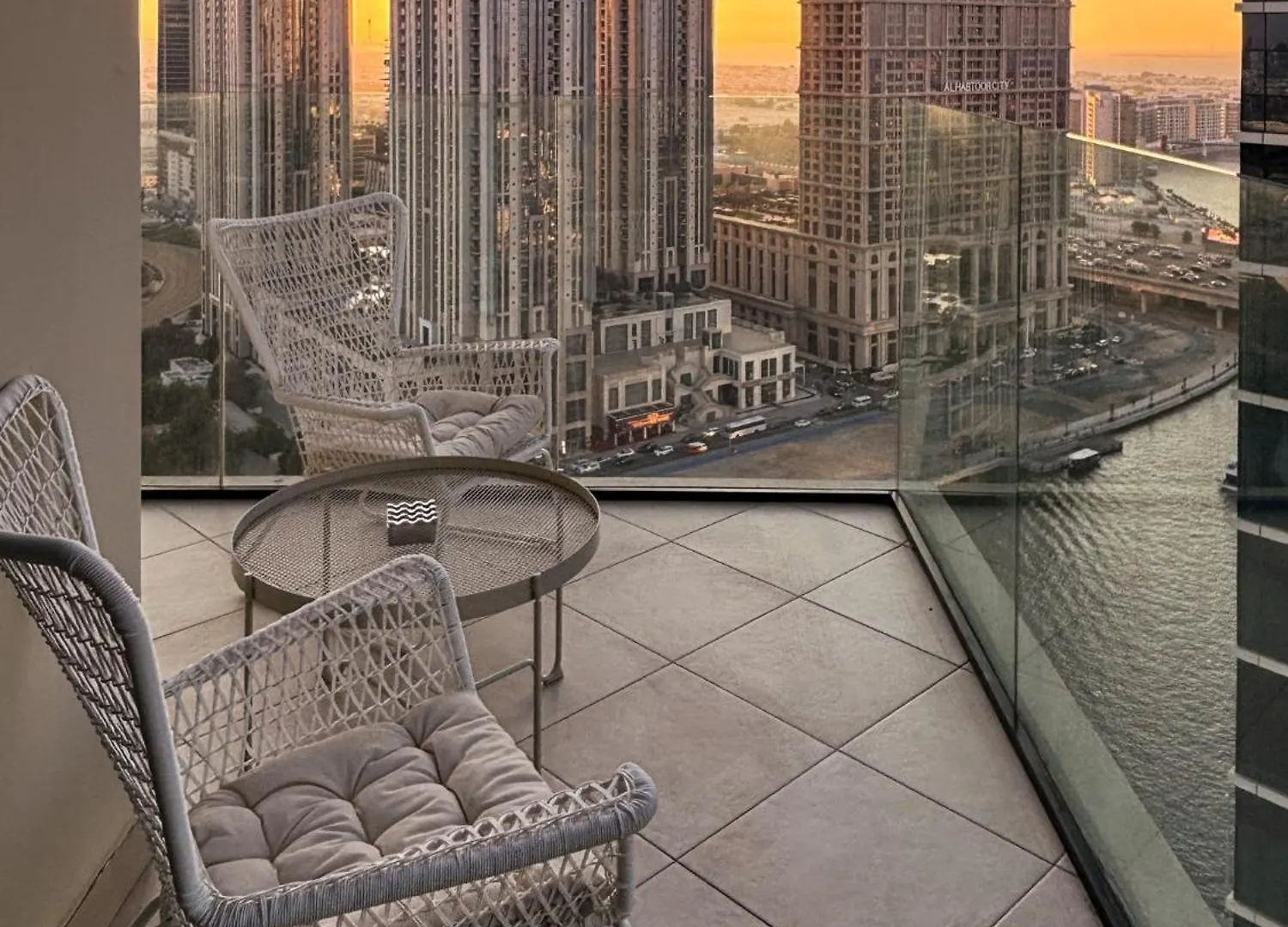 2Br Luxury Retreat - Stunning Canal And Sea View Dubai United Arab Emirates