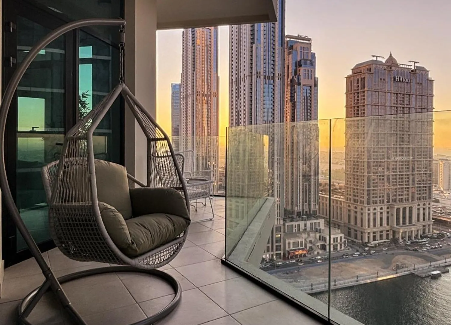2Br Luxury Retreat - Stunning Canal And Sea View Dubai