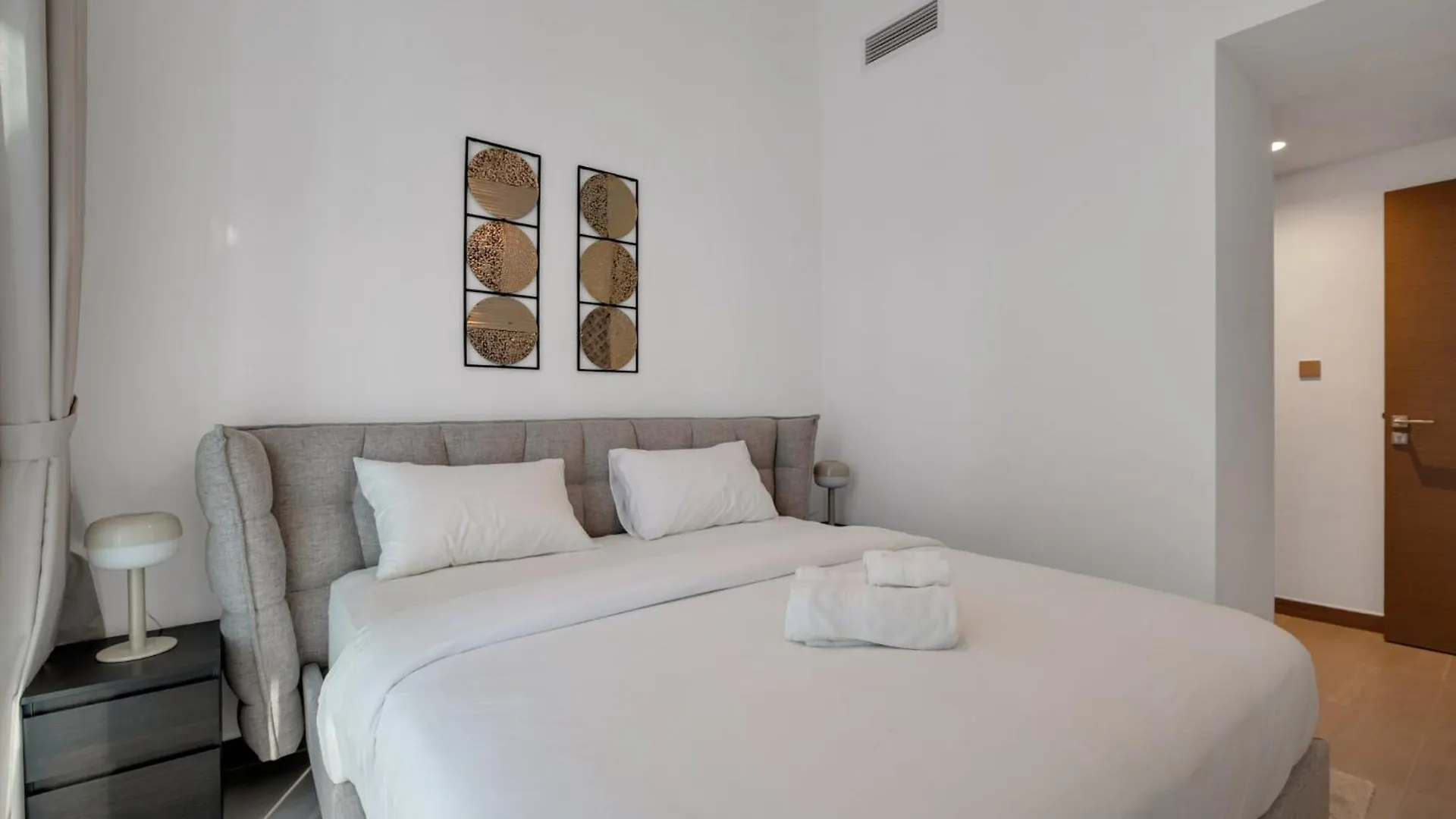 2Br Luxury Retreat - Stunning Canal And Sea View Dubai