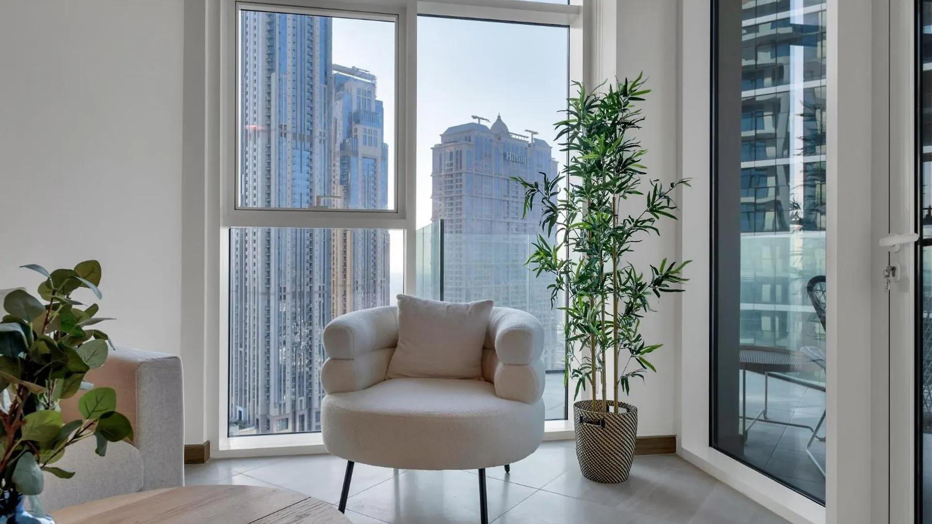 Apartment 2Br Luxury Retreat - Stunning Canal And Sea View Dubai