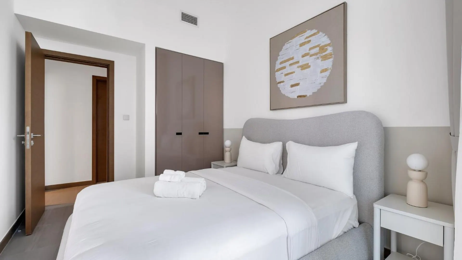 2Br Luxury Retreat - Stunning Canal And Sea View Dubai