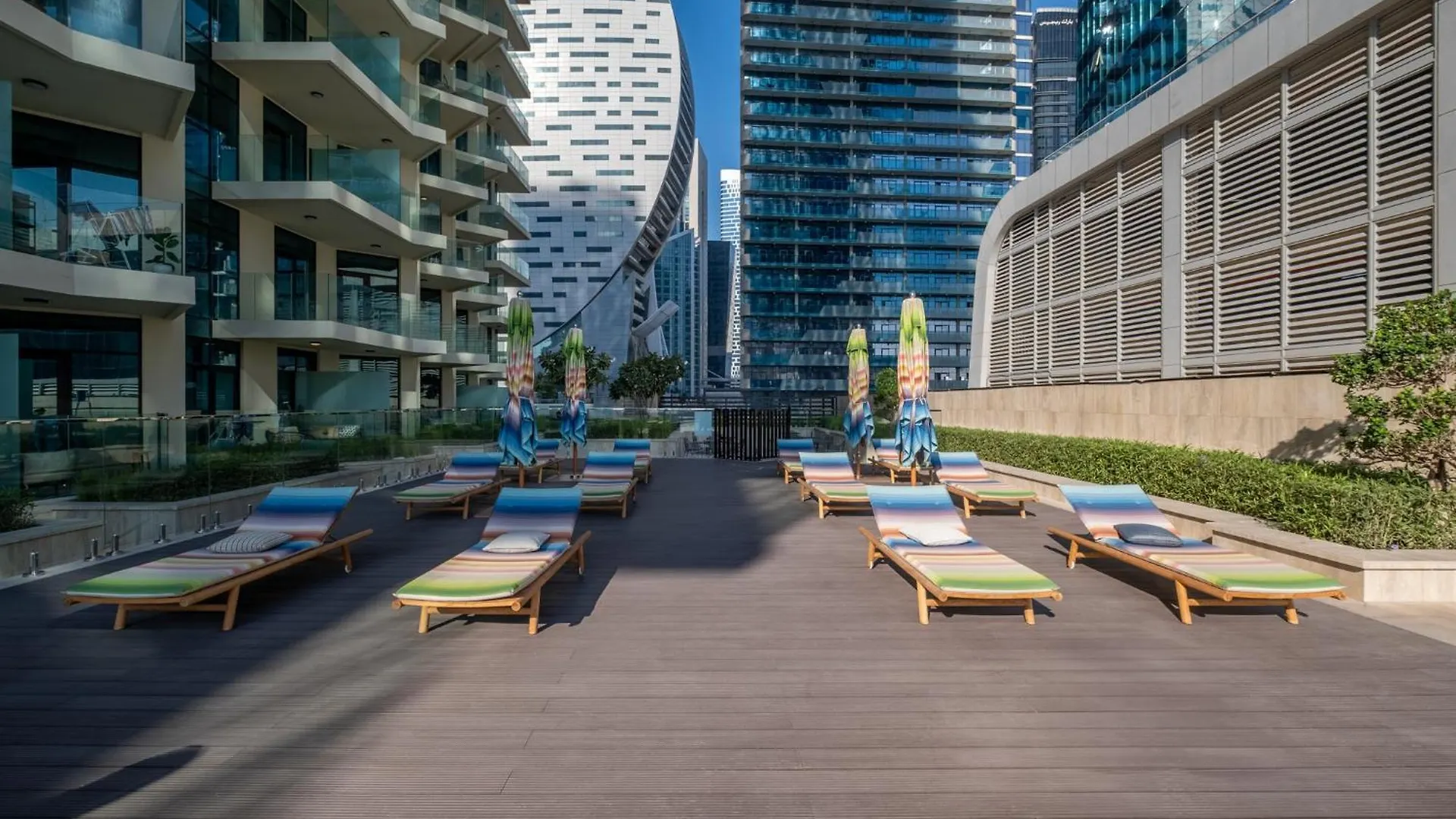 Apartment 2Br Luxury Retreat - Stunning Canal And Sea View Dubai