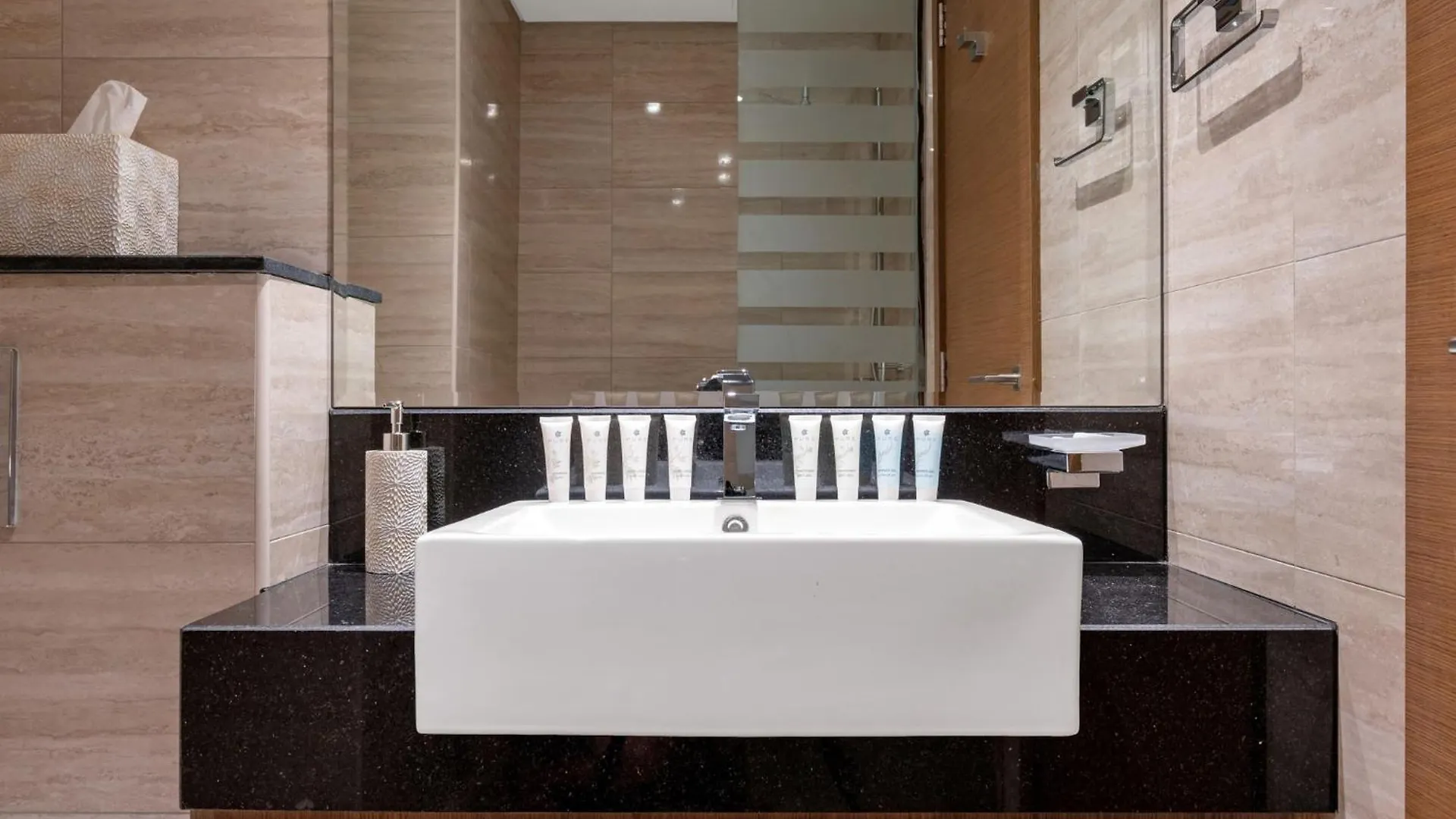 2Br Luxury Retreat - Stunning Canal And Sea View Dubaj 0*,  Spojené arabské emiráty